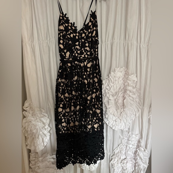 Black V- neck dress NWOT - Picture 3 of 3